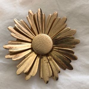 Sarah Coventry Vintage Sunflower Pin / Brooch